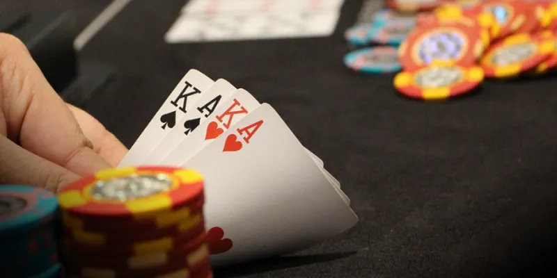 Cách thắng Poker Omaha tại 789Bet – Nắm luật chuẩn, chơi bài khôn ngoan 2 Tìm hiểu chung về Poker Omaha